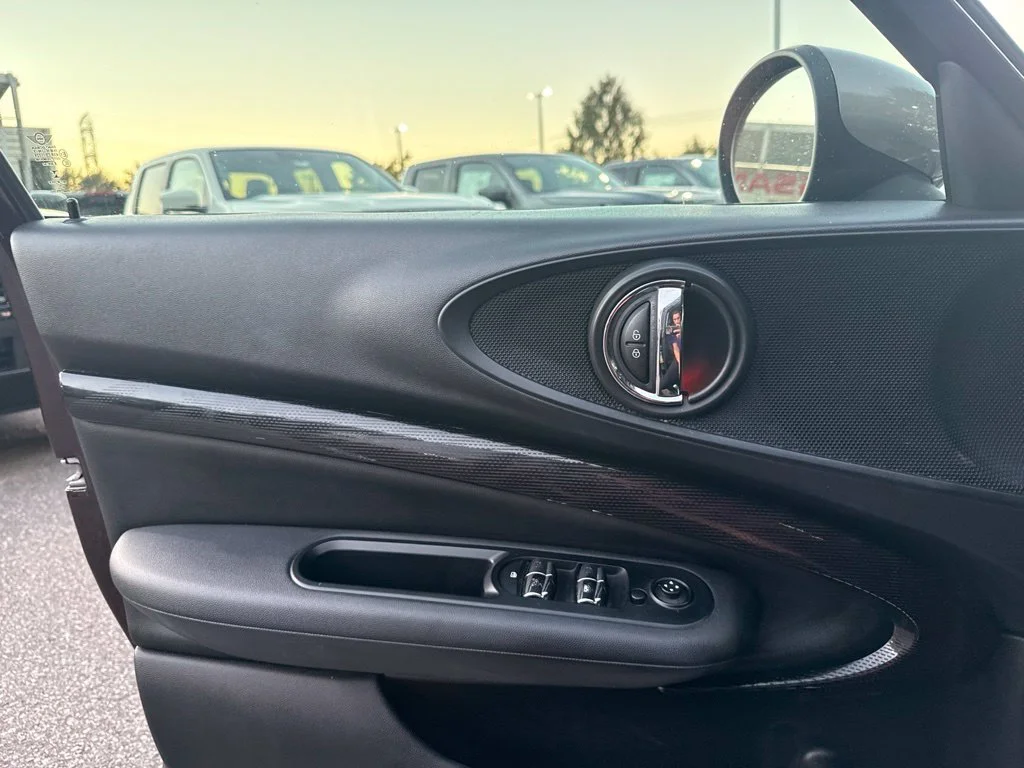 Used 2017 Red MINI Clubman image 7