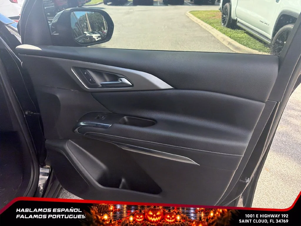 Used 2025 Mosaic Black Metallic Chevrolet LT image 28