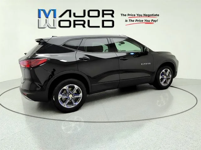 Used 2025 Black Chevrolet LT image 7
