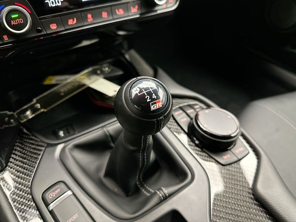 Used 2024 Absolute Zero Toyota 3.0 Premium image 10