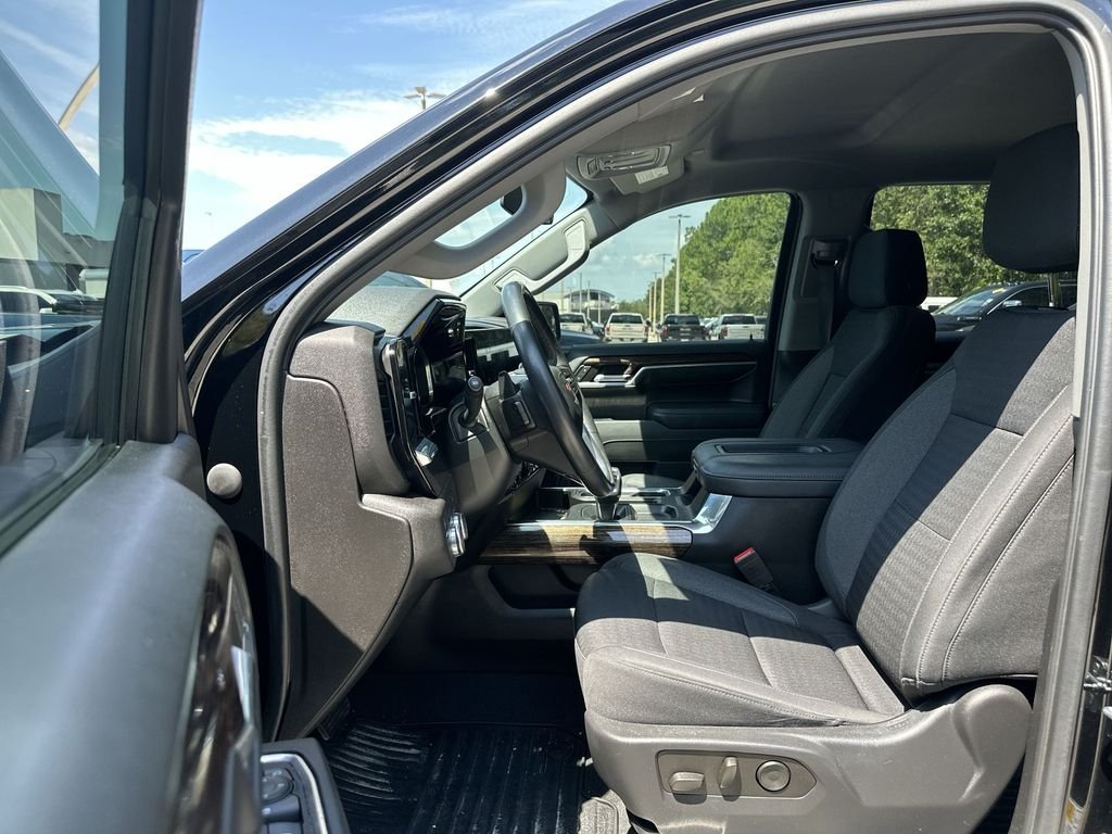 Used 2022 ONYX BLACK GMC Elevation image 2