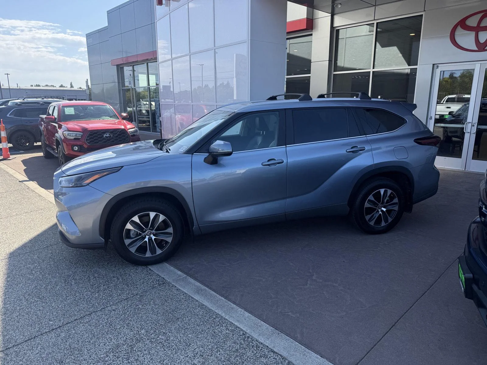 Used 2024 Moon Dust Toyota XLE image 3