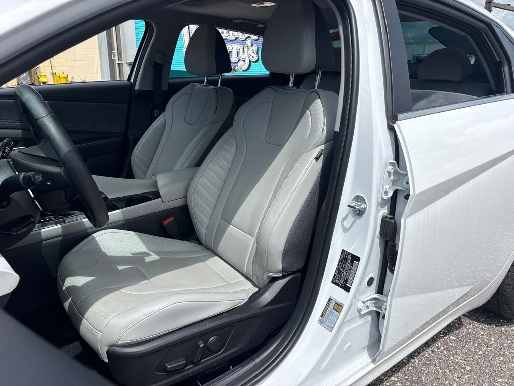 Used 2023 White Hyundai Limited image 9