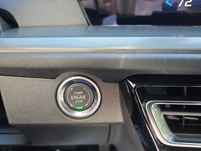 New 2027 Polar White Tricoat Chevrolet LT image 25