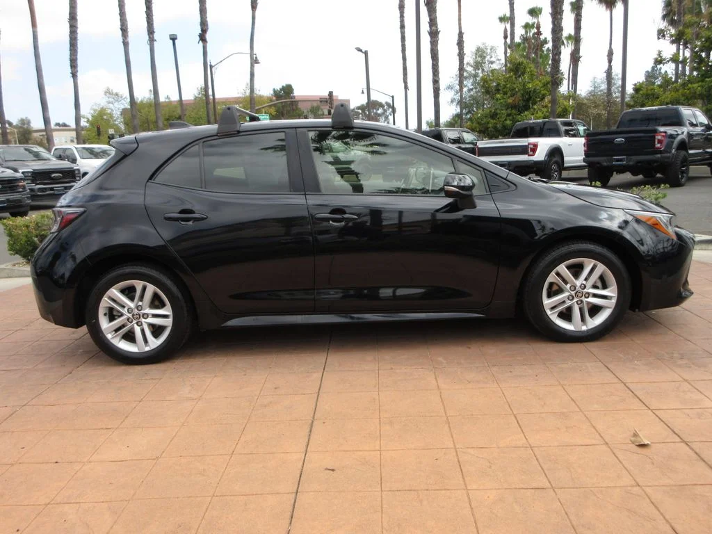 Certified Used 2020 Midnight Black Metallic Toyota SE image 5