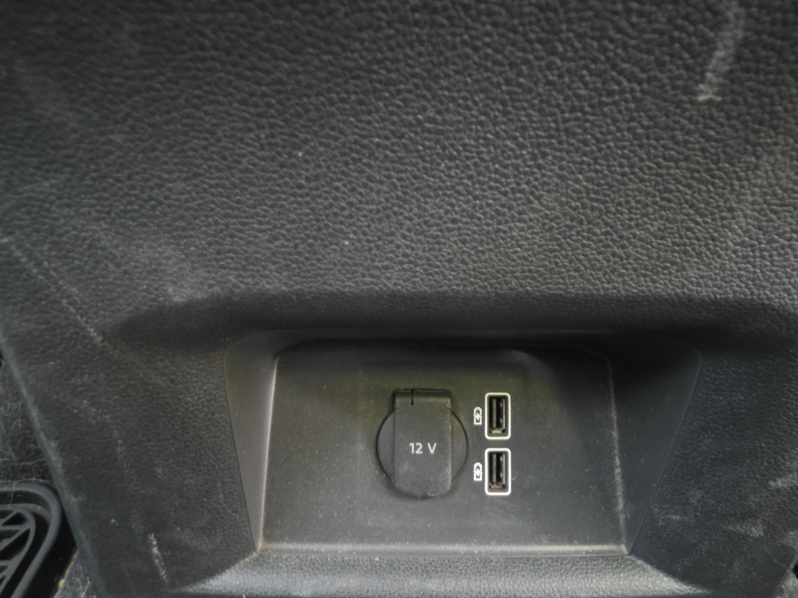 Used 2019 Deep Black Pearl Volkswagen 3.6L V6 SE image 29