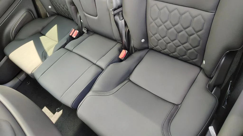 New 2026 Blue Volvo B6 Plus 7-Seater image 34