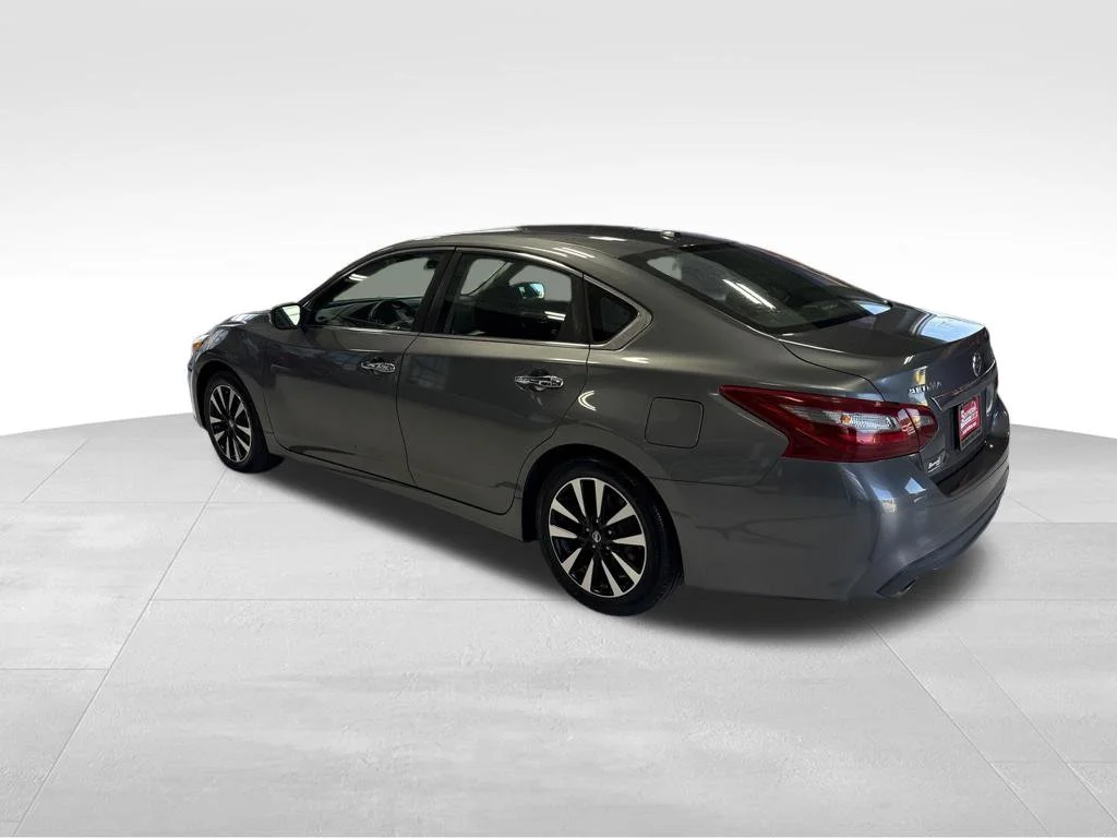 Used 2018 Gray Nissan 2.5 SV image 4