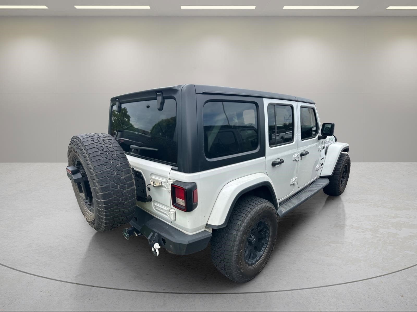 Used 2019 Bright White Clearcoat Jeep Sahara image 12