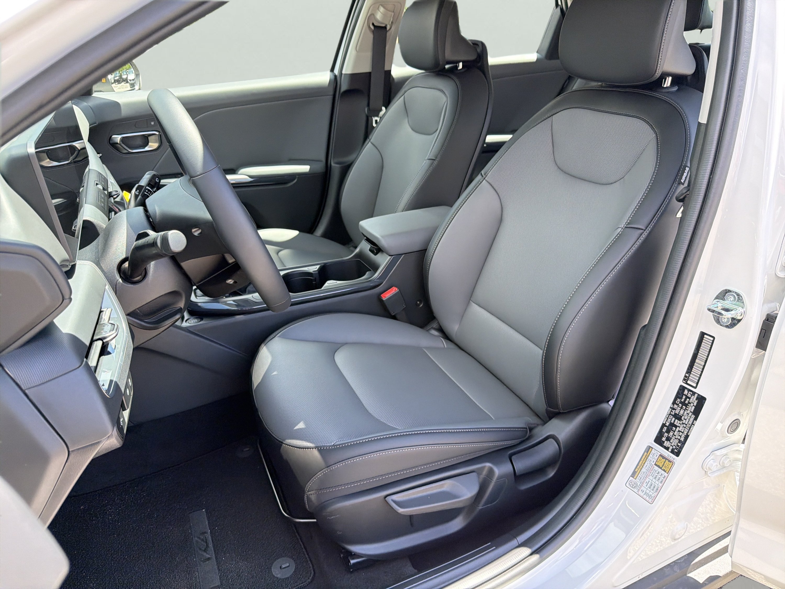 New 2026 Snow White Pearl Kia EX image 18