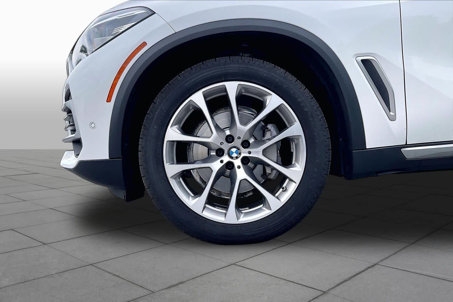 Used 2022 Mineral White Metallic BMW xDrive40i image 10