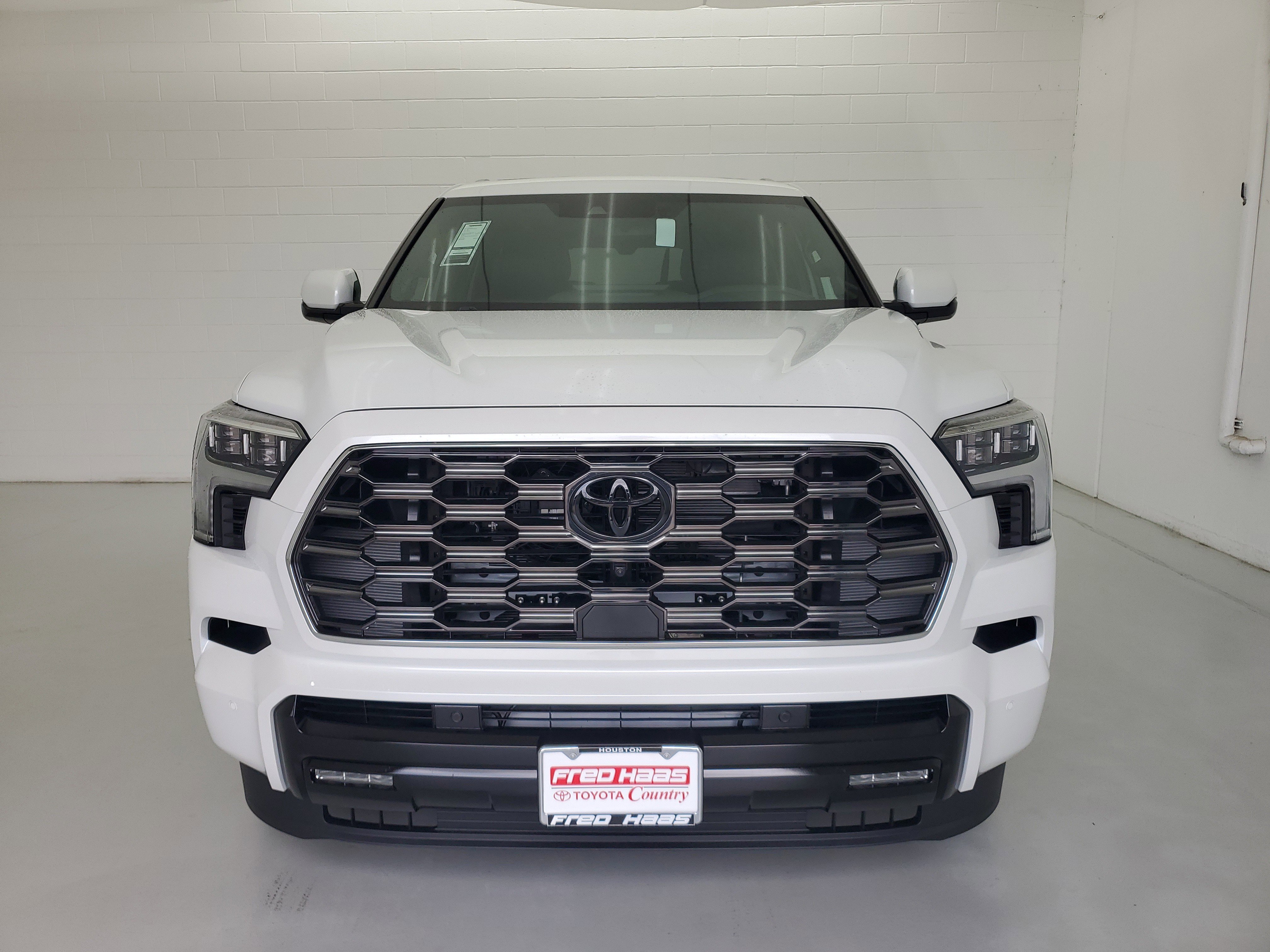 New 2026 Wind Chill Pearl <sup>1</sup> Toyota  Platinum image 3
