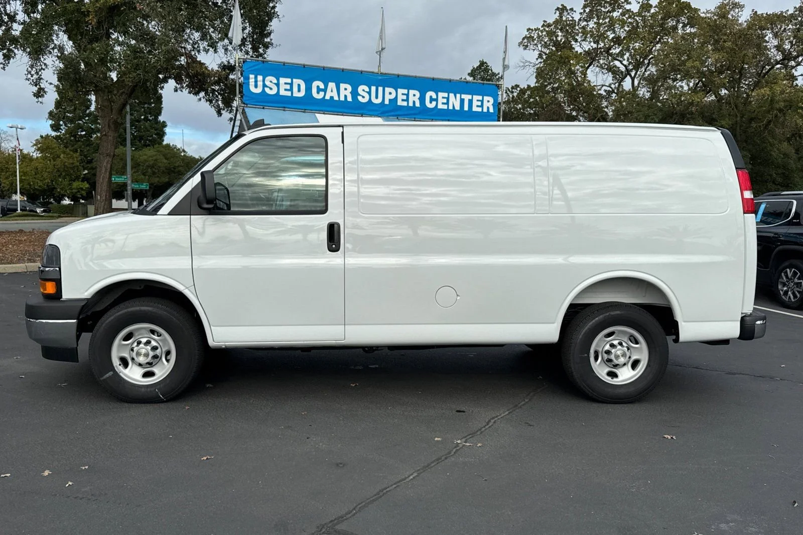 2025 Chevrolet Express Cargo Work Van - Photo 6