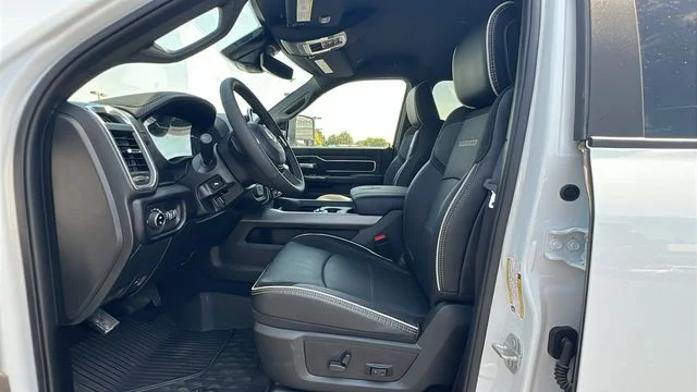 2026 RAM 3500 Laramie - Photo 35