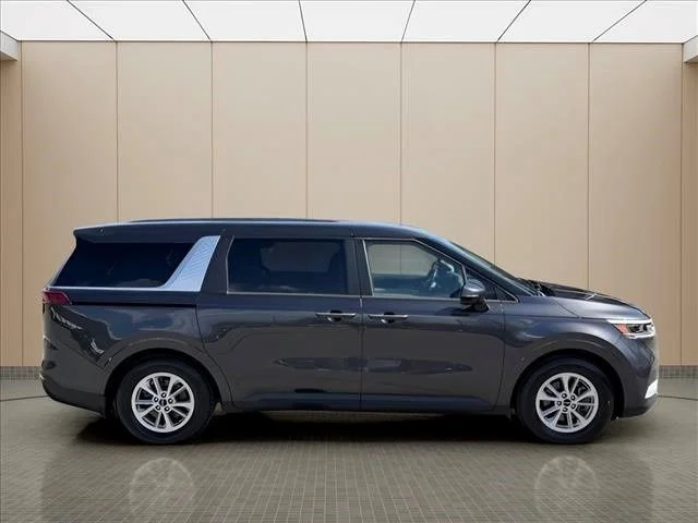 Used 2022 Gray Kia LXS image 4