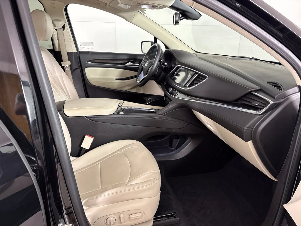 Used 2023 Black Buick Essence image 17