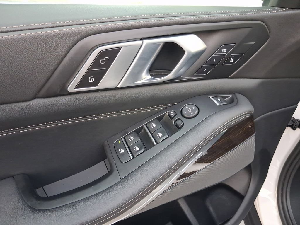 Used 2024 White BMW sDrive40i image 20