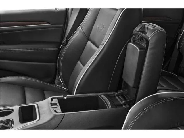 Used 2015 Billet Silver Metallic Clearcoat Jeep Overland image 18