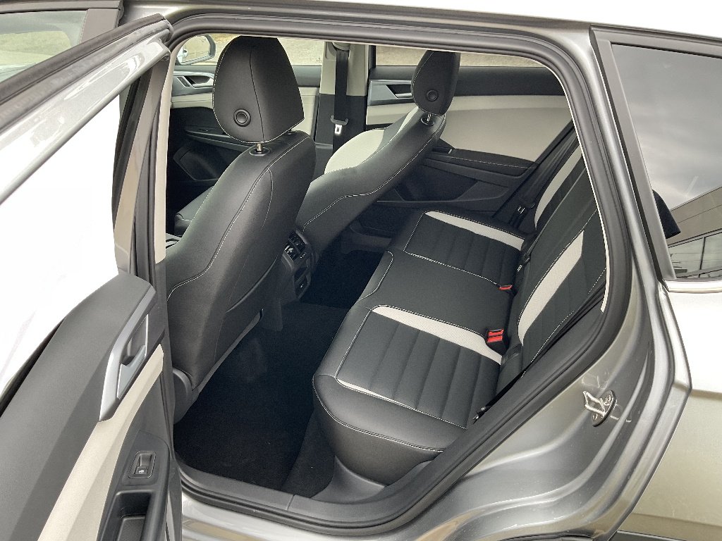 2025 Volkswagen Taos SEL - Photo 7