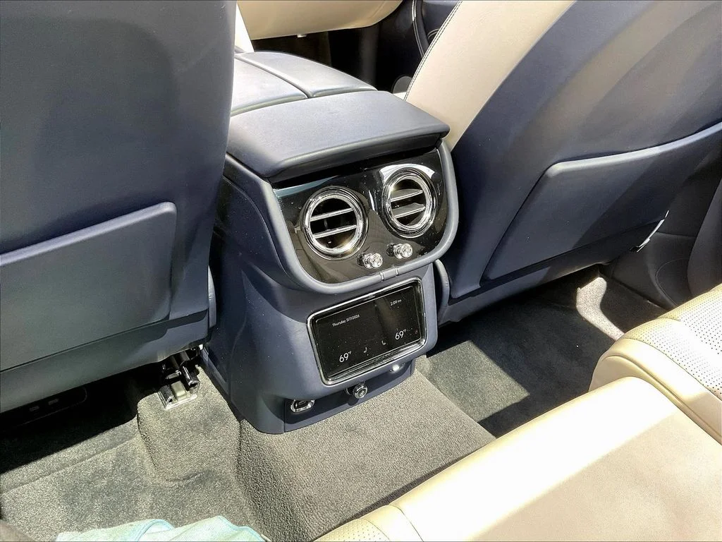 Used 2021  Bentley V8 image 10