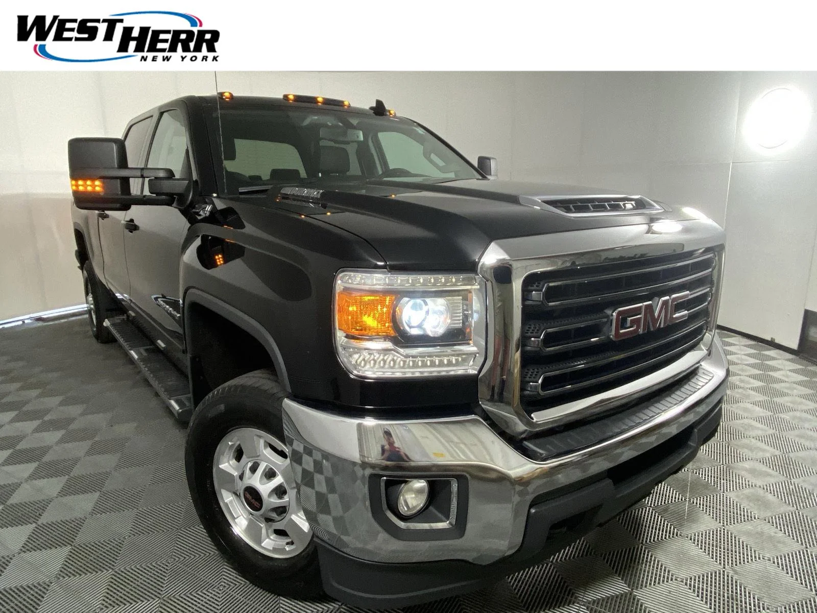 Used 2019 Onyx Black GMC SLE image 1
