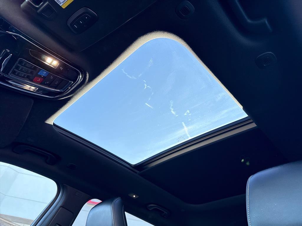 Used 2023 Midnight Sky Jeep Overland image 25