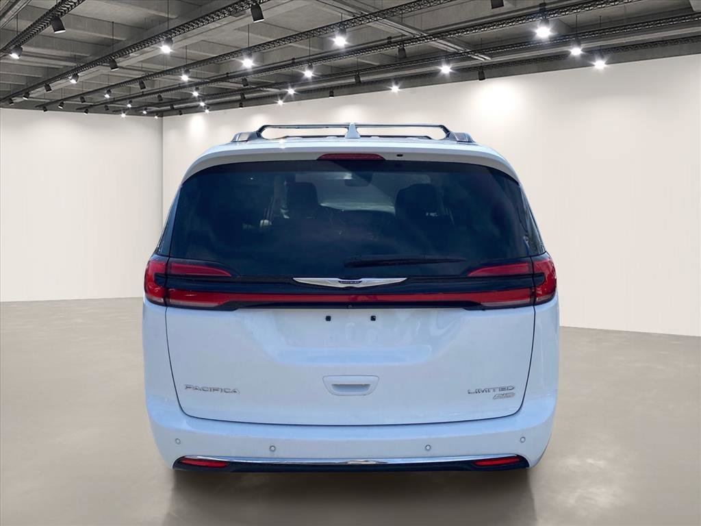 Used 2022 Bright White Clearcoat Chrysler Limited image 6