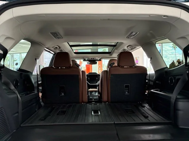 New 2027 DEEPWATER BLUE PEARL Subaru Touring 7-Passenger image 30