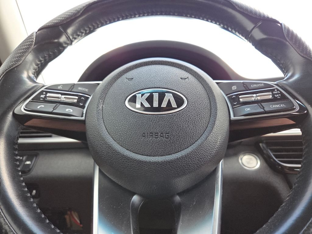 Used 2019 White Kia S image 22