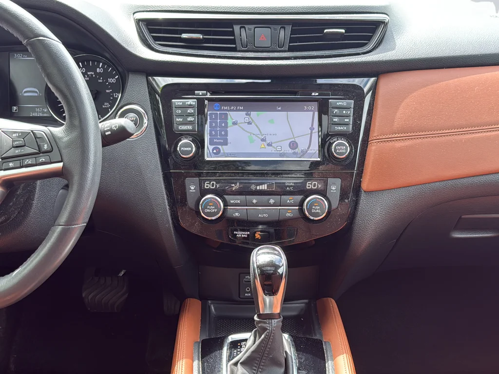Used 2017 Silver Nissan SL image 21