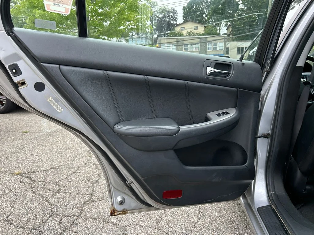 Used 2003  Honda EX image 19