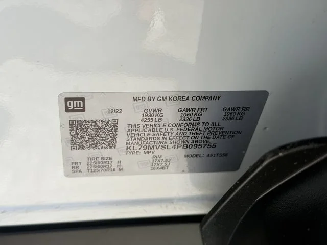 Used 2023 SUMMIT WHITE Chevrolet ACTIV image 31