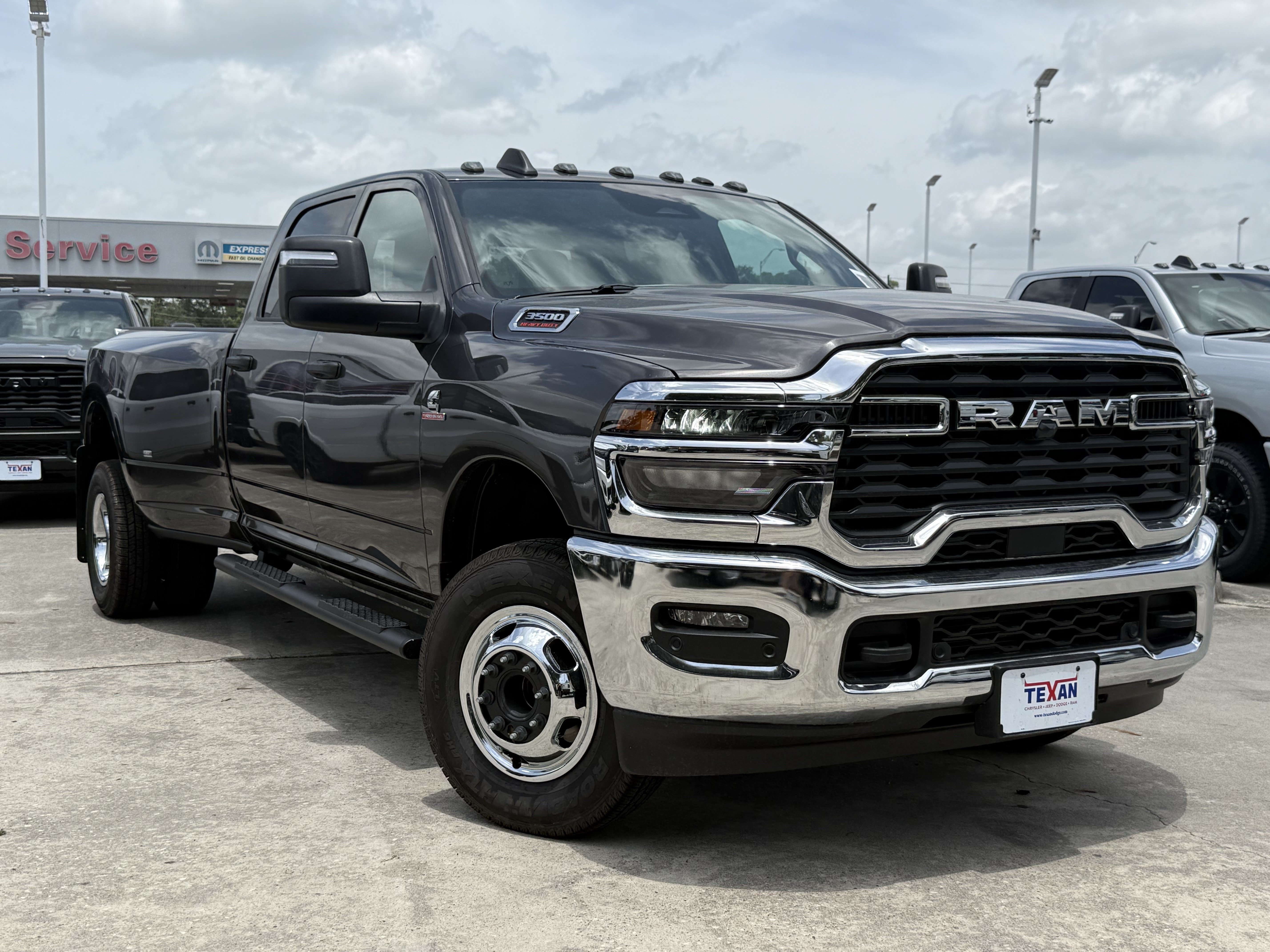 New 2026 Granite Crystal Metallic Clear-Coat Exterior Paint RAM Tradesman image 2