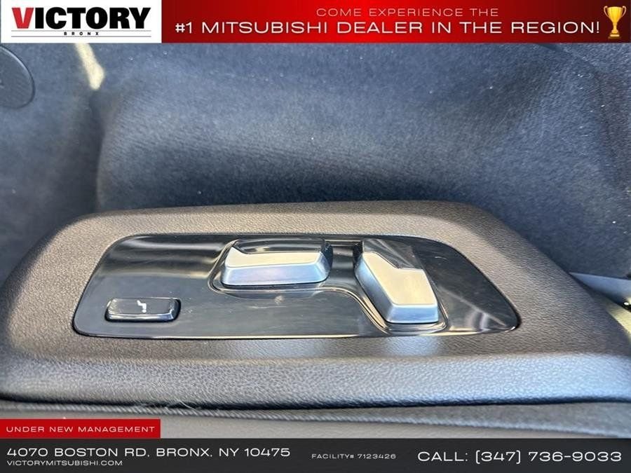 Used 2024 White BMW xDrive40i image 21
