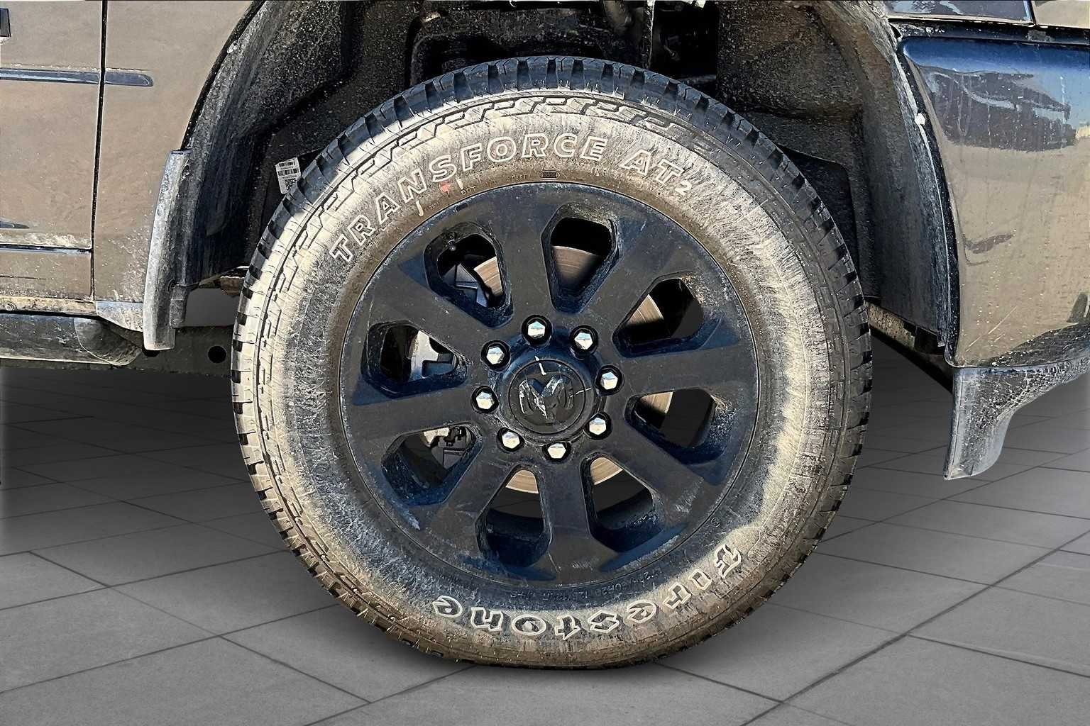 Used 2025 Granite Crystal Metallic Clearcoat Ram Laramie image 12