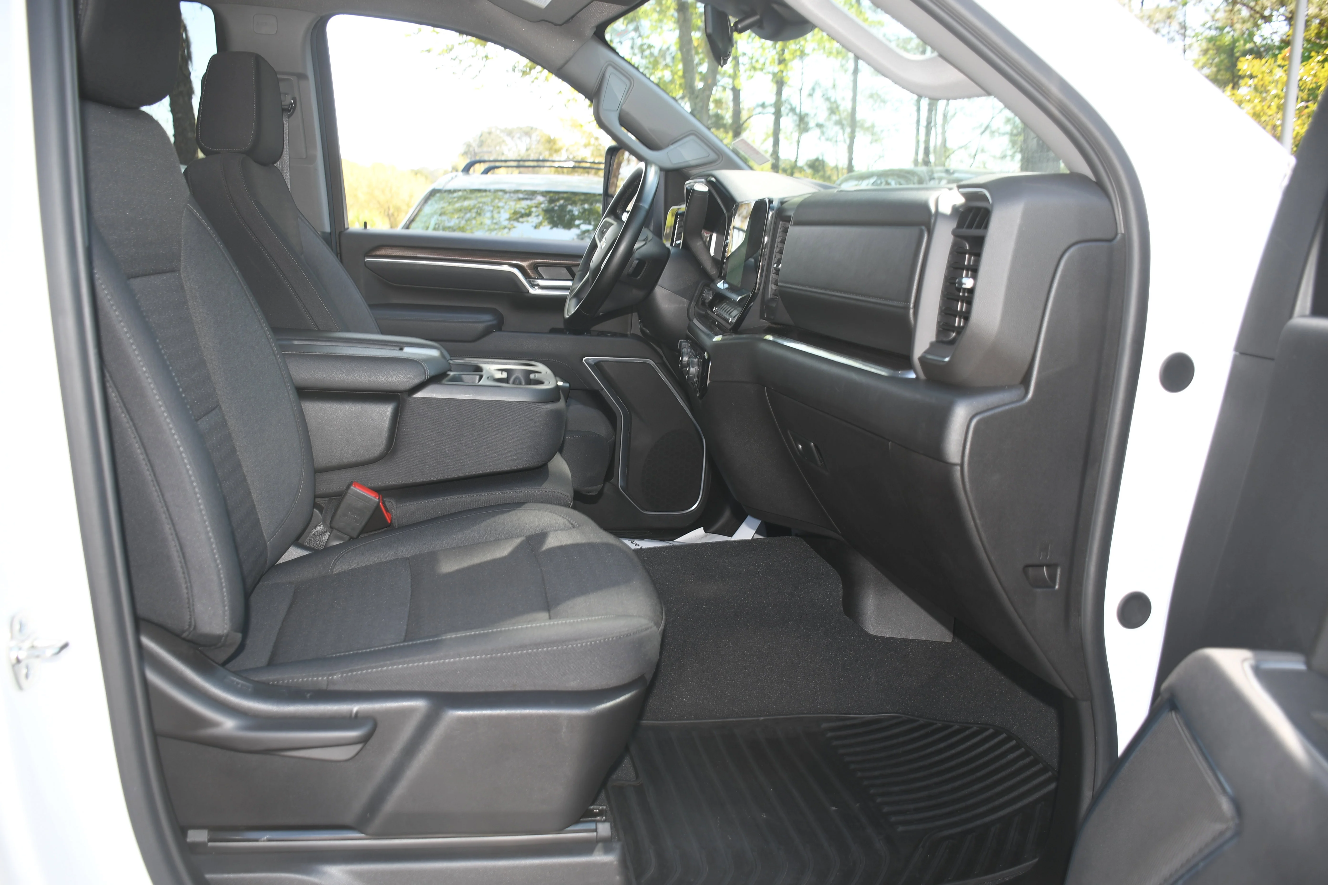 Used 2025 White Chevrolet LT image 20