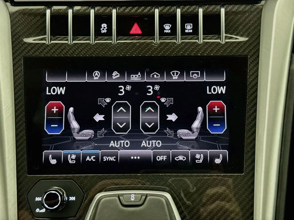 Used 2020 Gialllo Auge Lamborghini  image 16