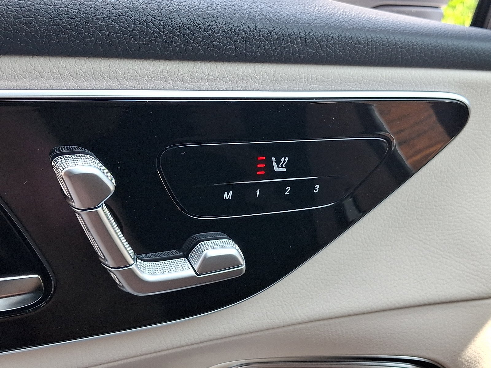 New 2026 Polar White Mercedes-Benz GLC 300 image 21