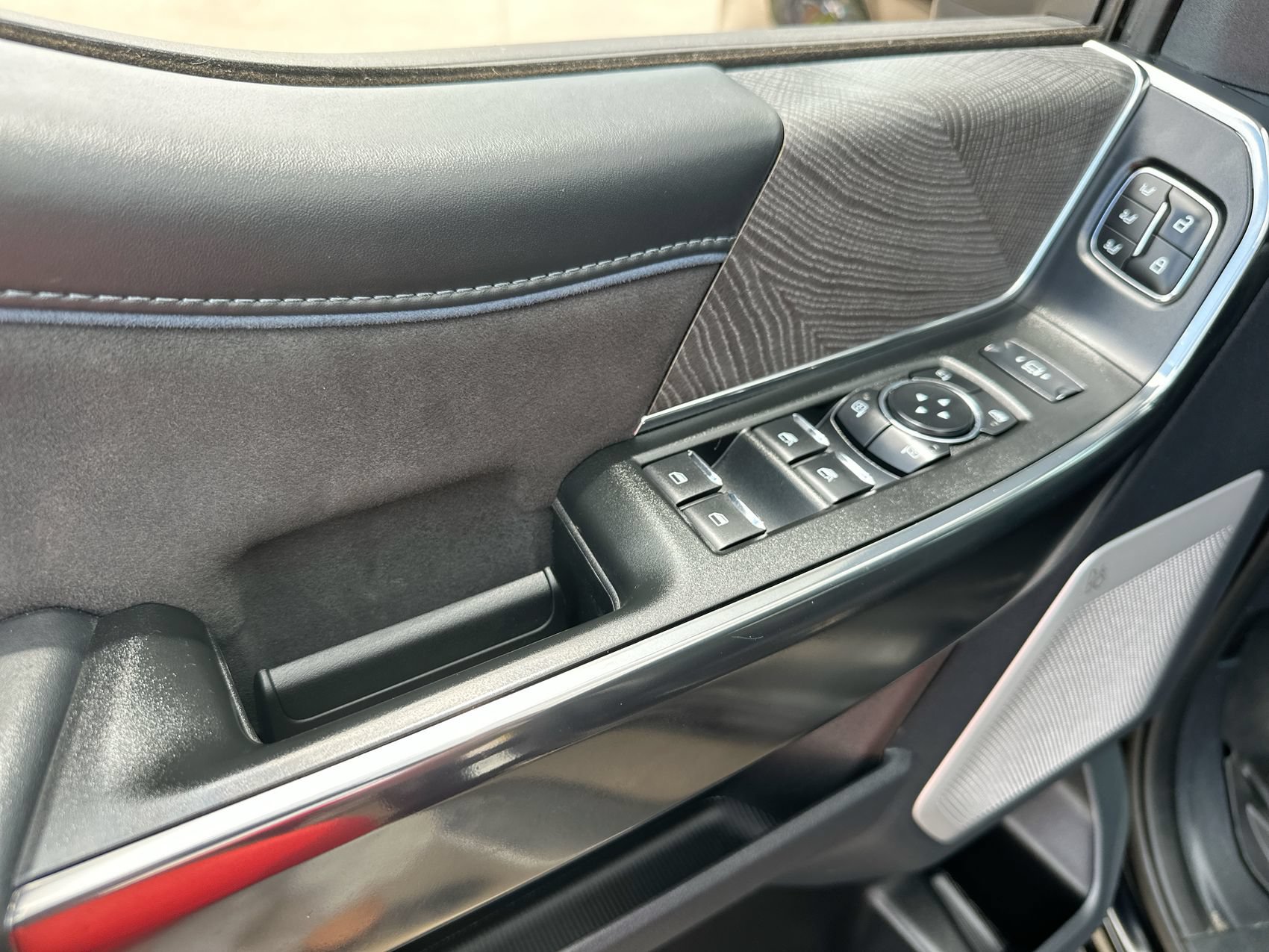 Used 2025 Black Ford Platinum image 13