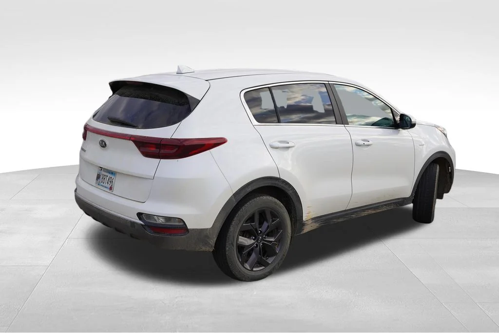 Used 2022 Snow White Pearl Kia LX image 3