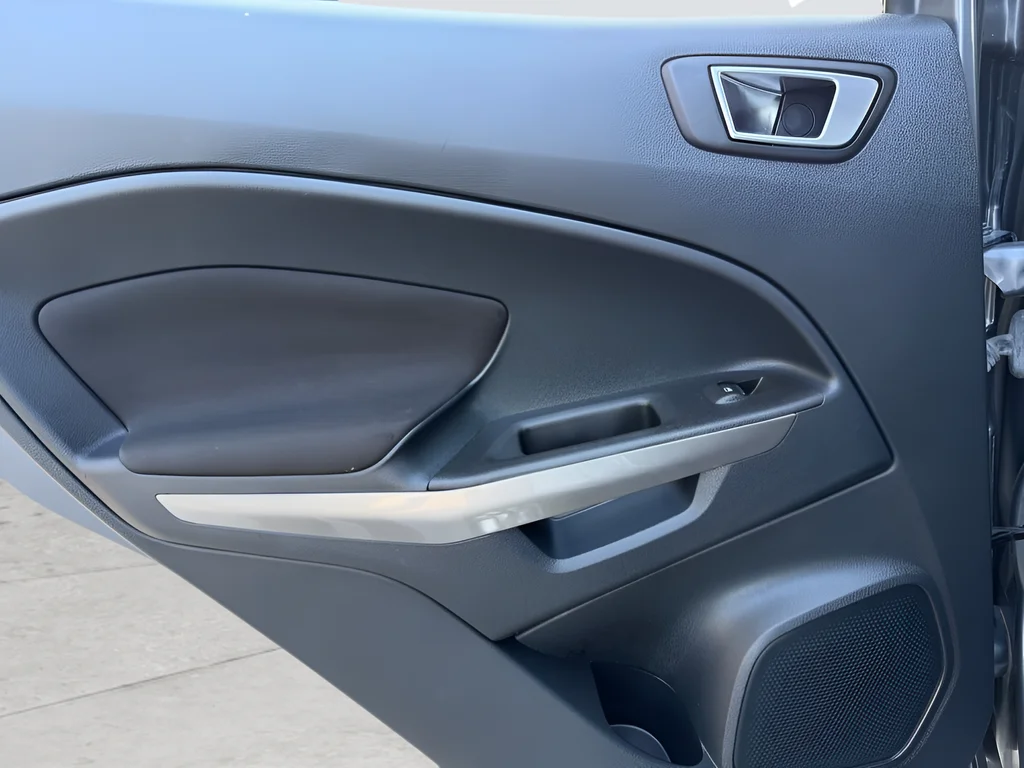 Used 2018 Gray Ford SE image 19