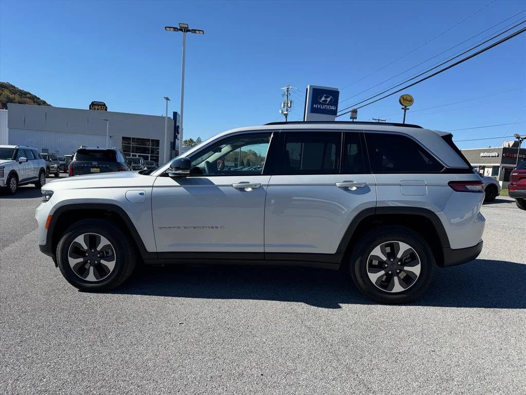 Used 2023 Silver Jeep 4xe image 4