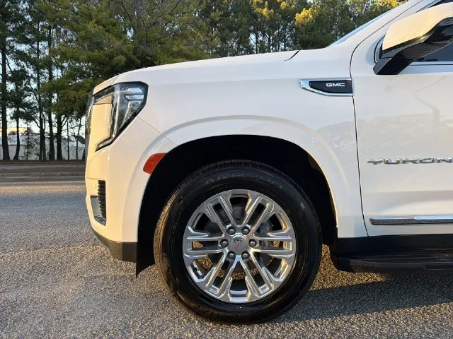 Used 2023 White GMC SLT image 10