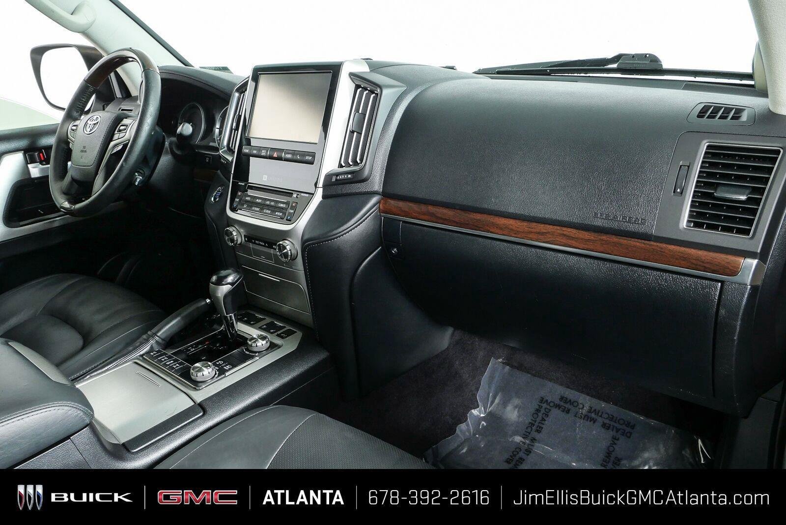 Used 2017 Classic Silver Metallic Toyota Base image 26