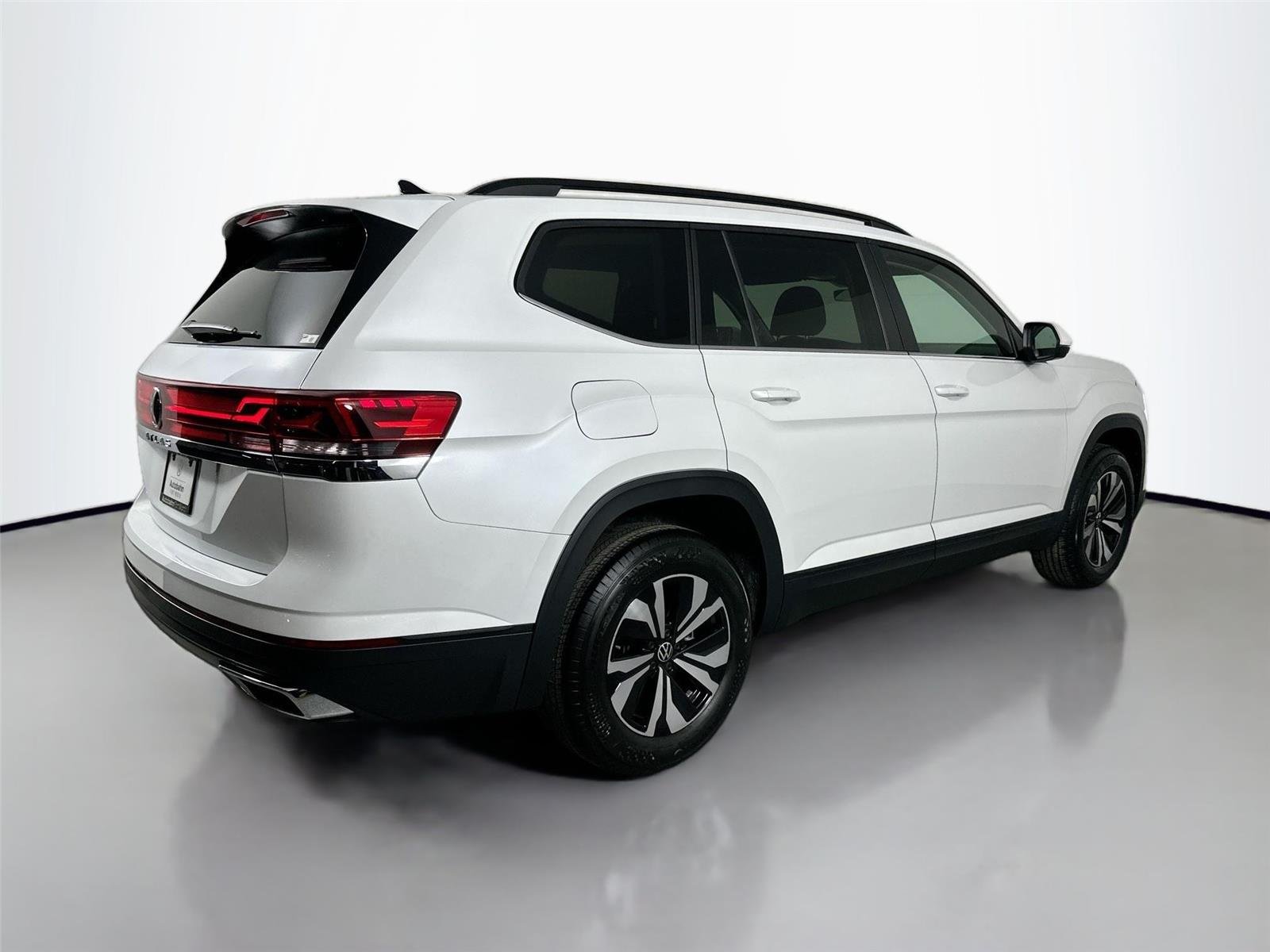 New 2026 Opal White Pearl Volkswagen 2.0T SE image 5