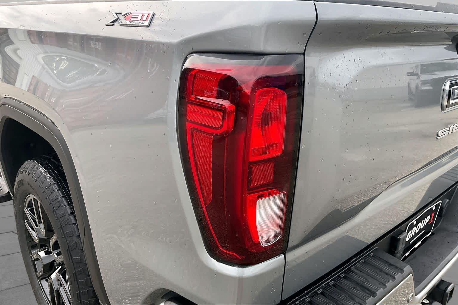 Used 2025 Sterling Metallic GMC Elevation image 28