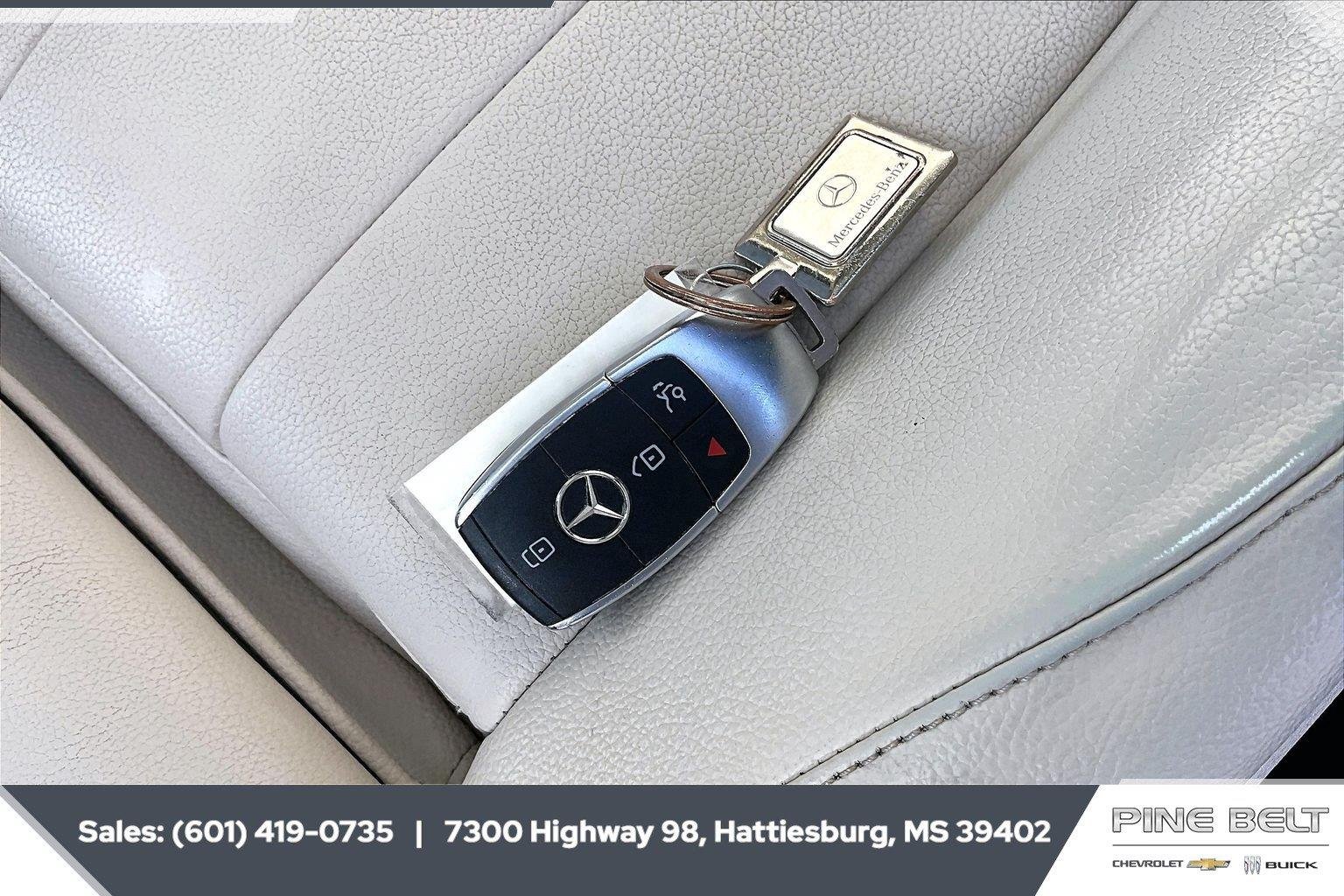 Used 2023 White Mercedes-Benz GLB 250 image 9