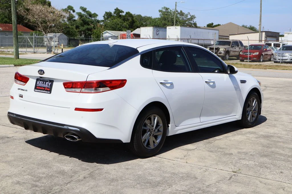 Used 2019 White Kia LX image 9