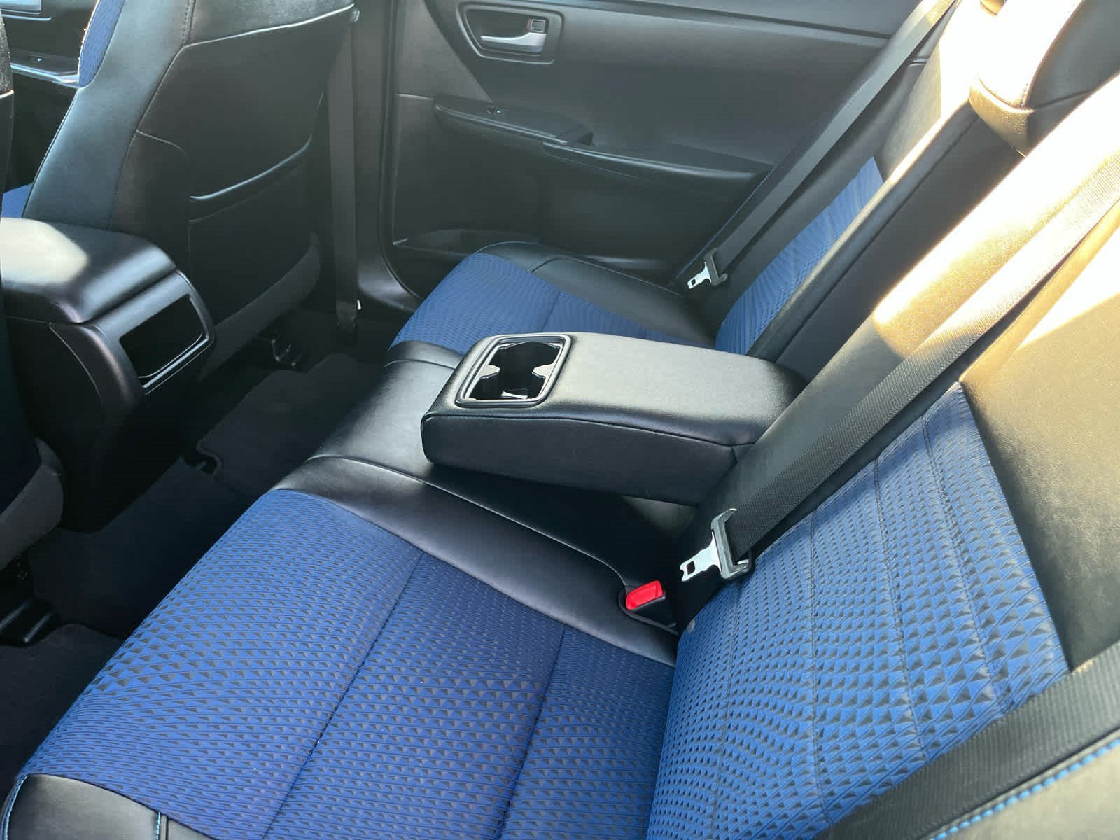 Used 2016 Blizzard Pearl Toyota SE w/Special Edition Pkg image 8