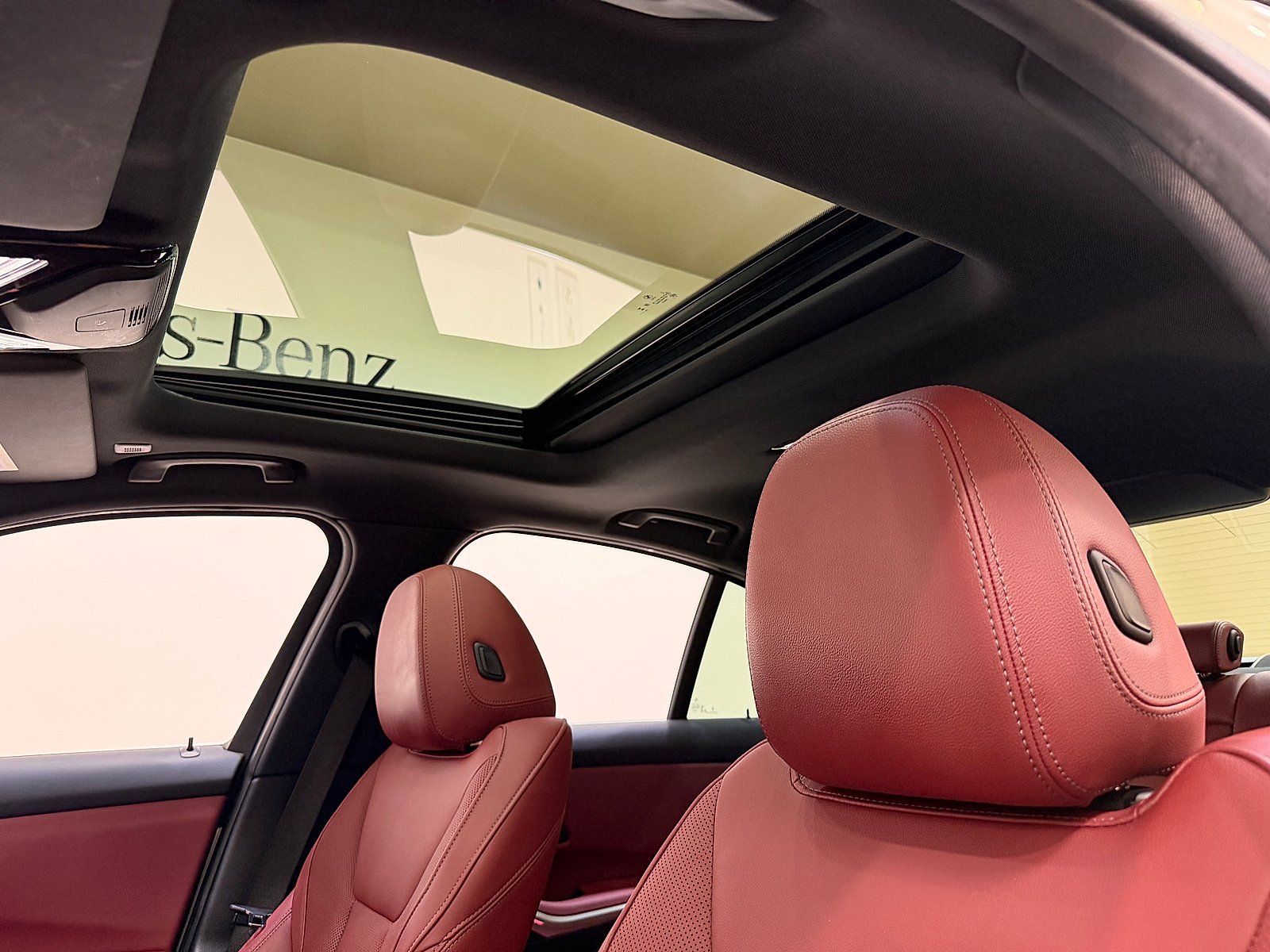 Used 2024  BMW  image 10